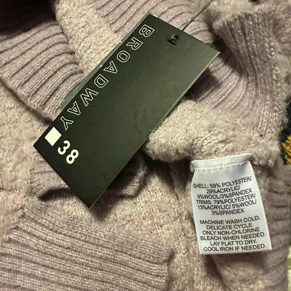 COPY - Broadway 38 Sweater NWT - Picture 8 of 8